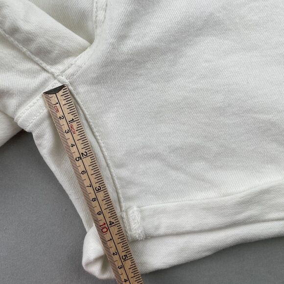 Levi's Denim Shorts Wmn 32 White Mid Rise Cuffed Stretch Cotton Zip Fly 5 Pocket - Picture 7 of 8